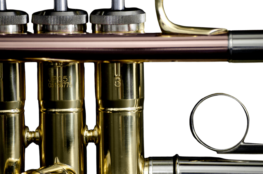 TROMPETA, TONO SI BEMOL, ACABADO DORADO LAQUEADO, INCLUYE BOQUILLA 7C Y ESTUCHE - Miniatura 6